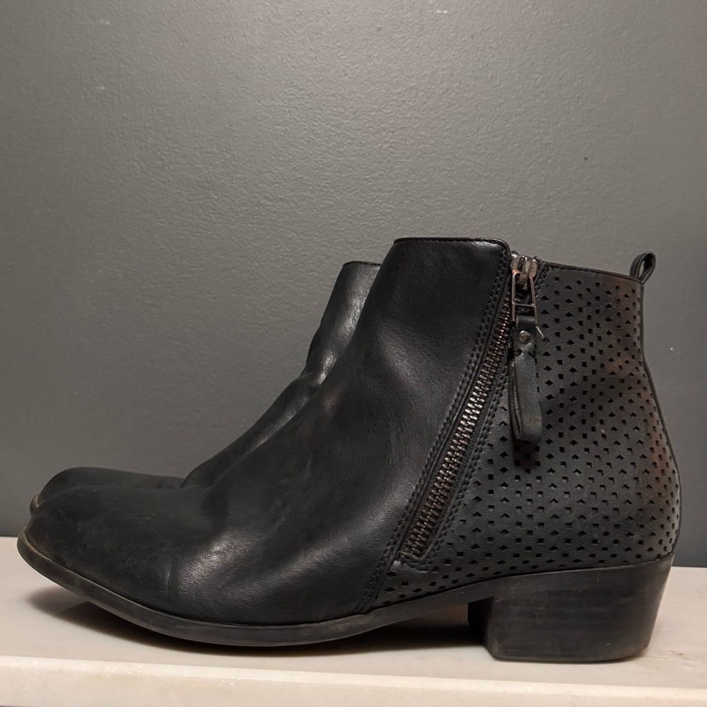 Denver Hayes Black Leather Boots